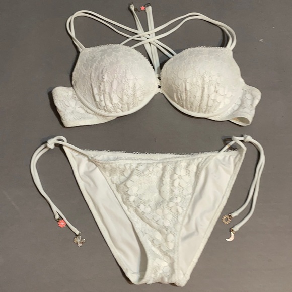 White lace push-up bikini - Picture 1 of 7